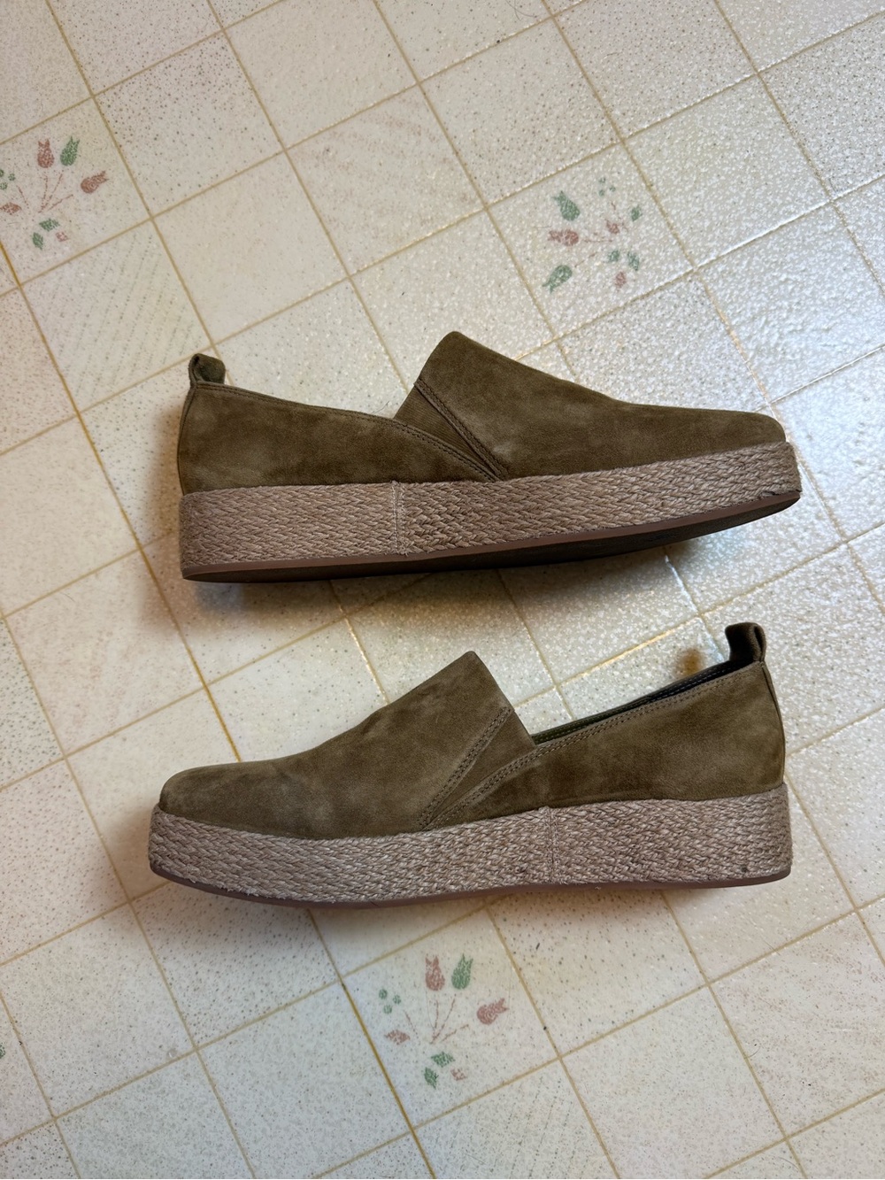 Vince Saxon 4 Suede Espadrille Wedge Platform Sneakers in Olivewood Size 7.5